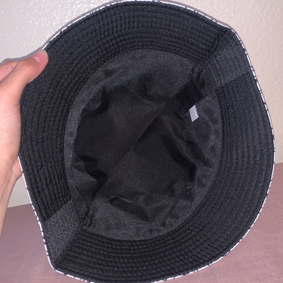 NWT Eighty Eight Brand Reversible Smiley Bucket Hat UNISEX - Picture 2 of 3